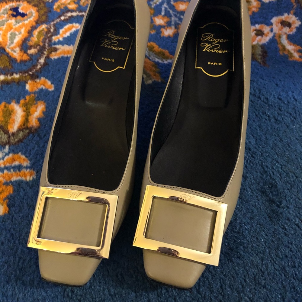 Roger Vivier Belle Vivier grey leather pumps